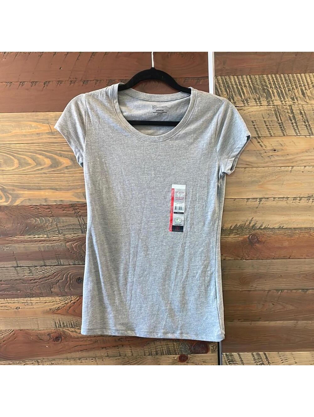 NWT No Boundaries Semi-Fitted Gray short sleeve tshirt - Sz Small